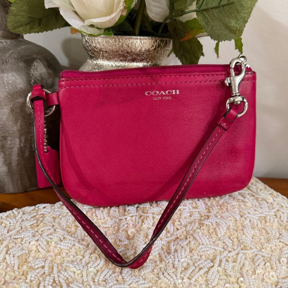 Coach Legacy Leather Universal Travel Wristlet Coin Pouch Case in Fuchsia Pink - Picture 1 of 12